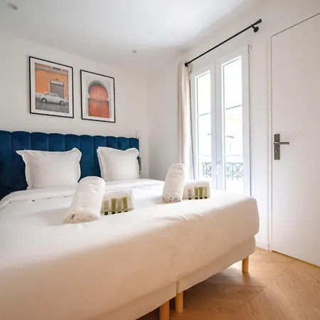 Sweet Near Place Vendome Paříž